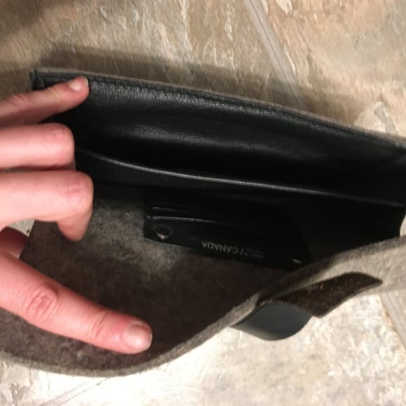 Felt wallet - Picture 2 of 2